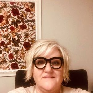 Meet your Posher, Laurie